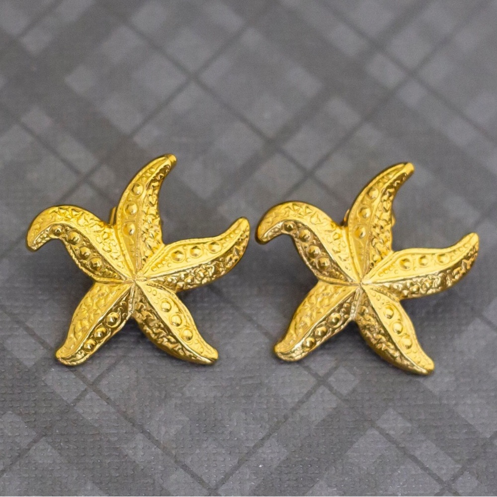 Vintage Gold Tone Starfish Stud Earrings by Avon - G35